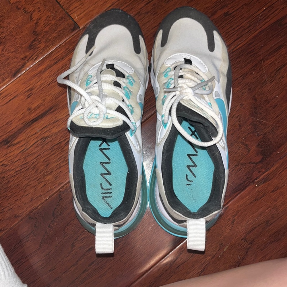 blue, white, black airmax’s